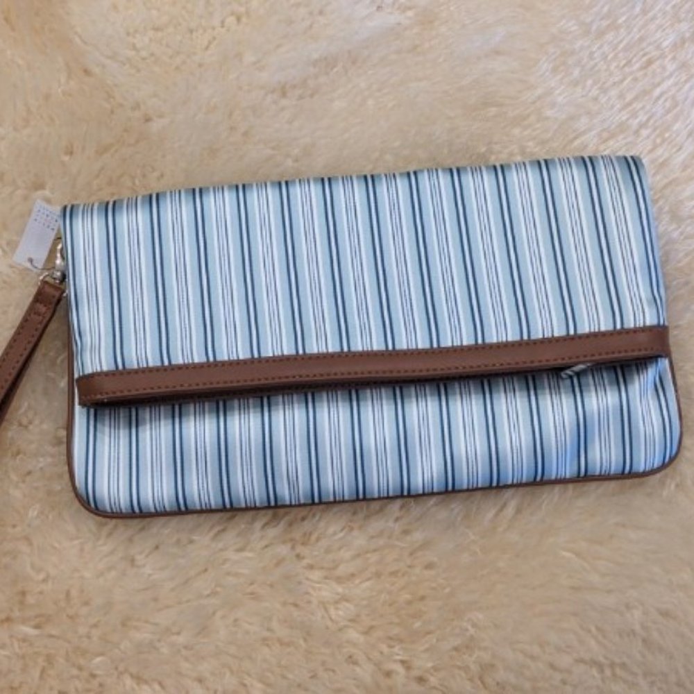 White House Black Market Matching Heels & Clutch - Picture 3 of 10